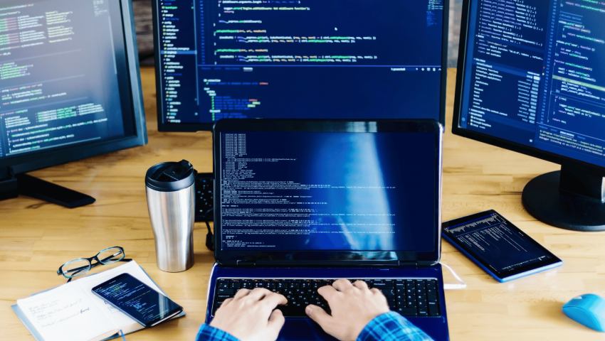 تطوير البرمجيات الخاصة